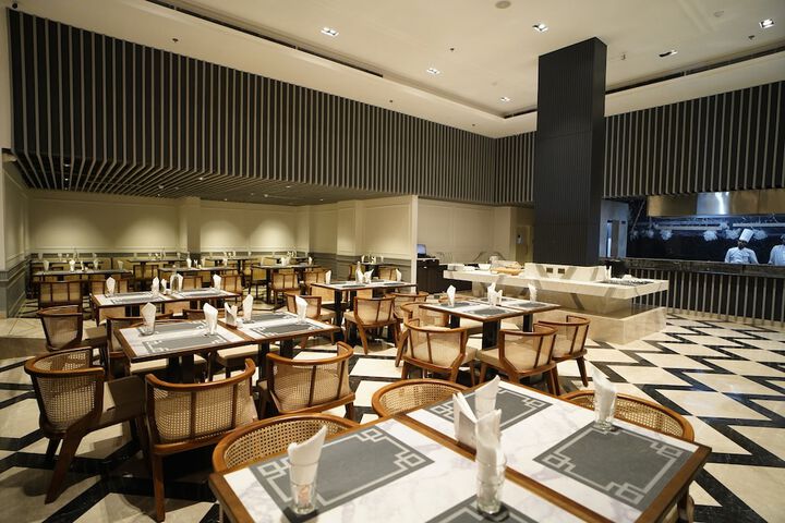 Dining 55 of 70
