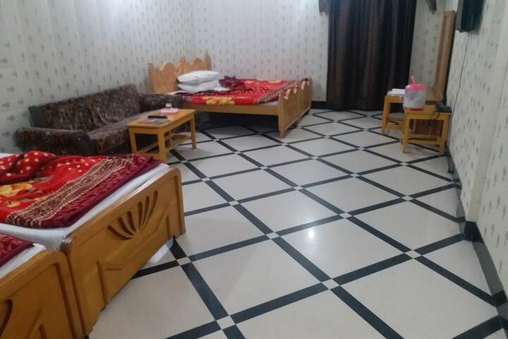 Room 28 of 33