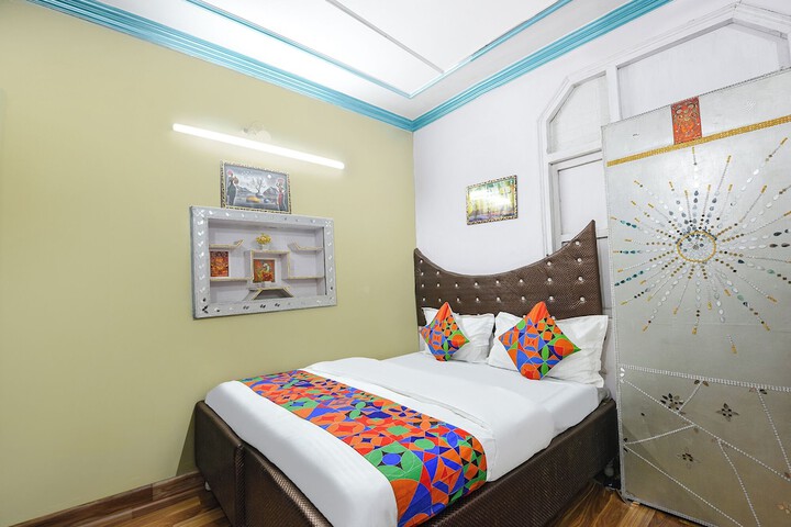 Room 9 of 34