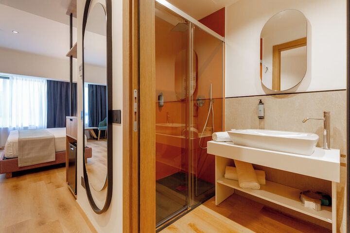 Room 46 of 146