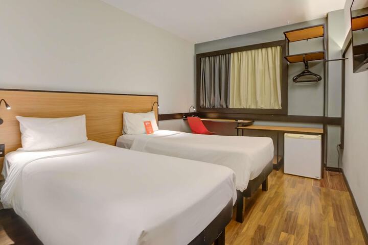 Room 32 of 104