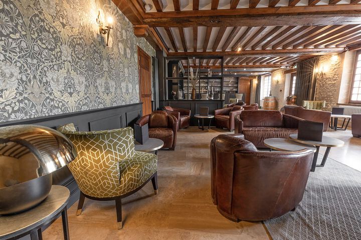 Lounge 94 of 113