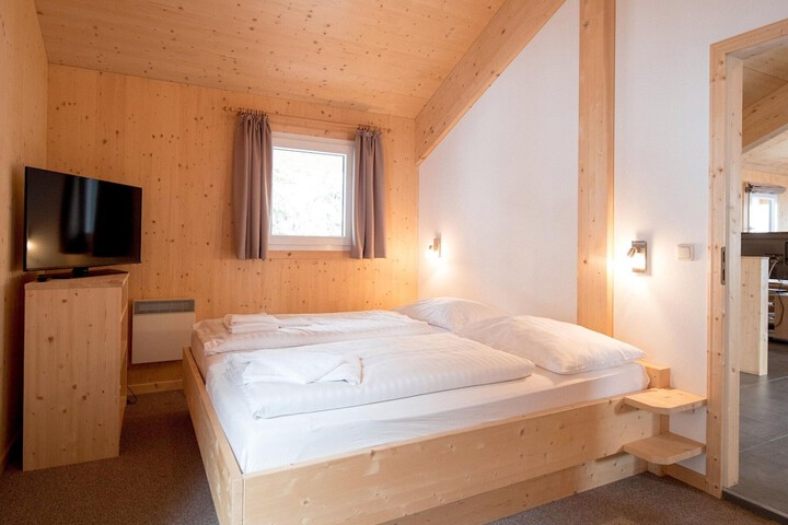 Room 5 of 38