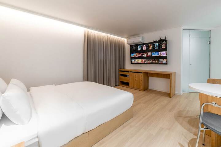 Room 16 of 177