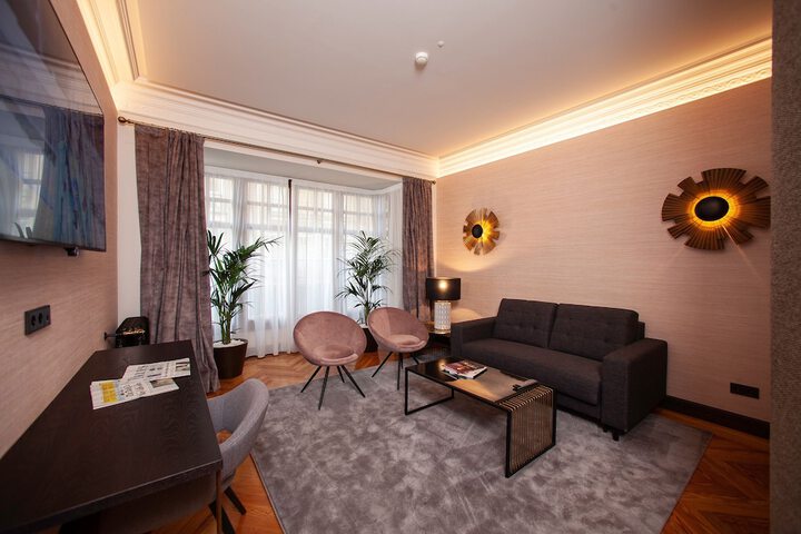 Room 26 of 85