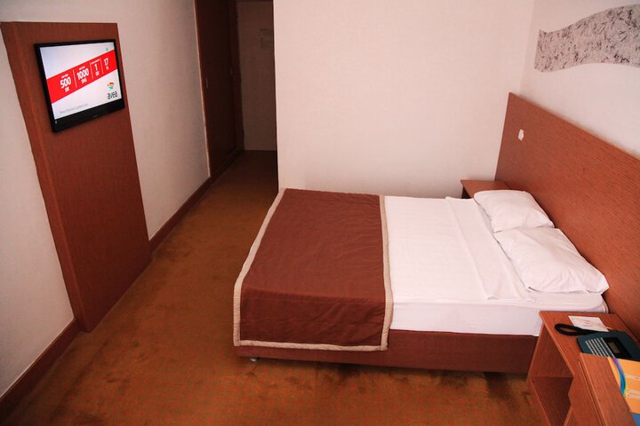 Room 2 of 27
