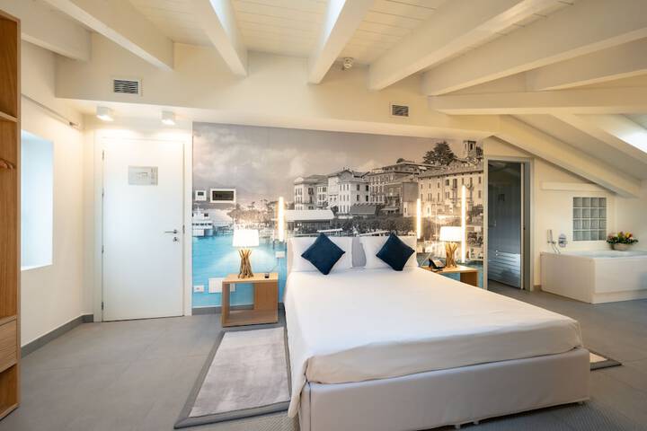 Room 18 of 87