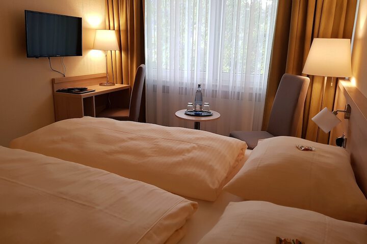 Room 13 of 42