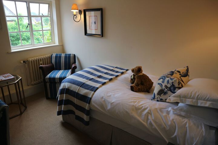 Room 73 of 143
