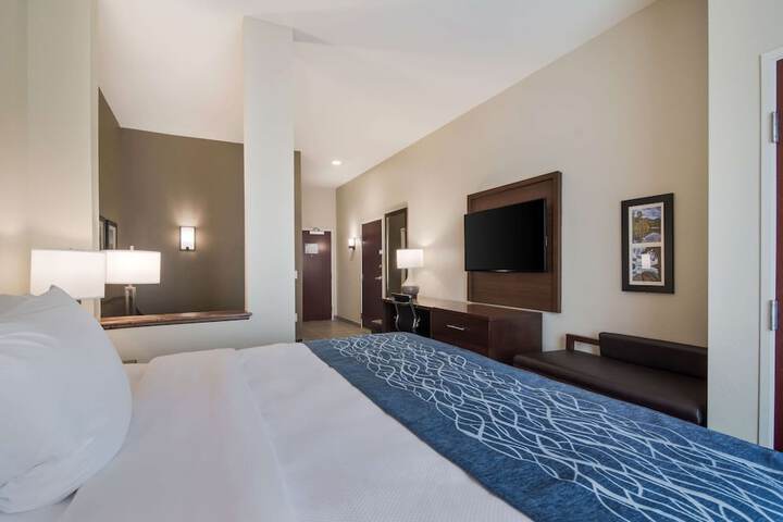Standard | King Bed (5 of 28)