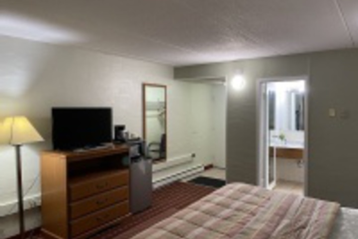 Room 102 of 228
