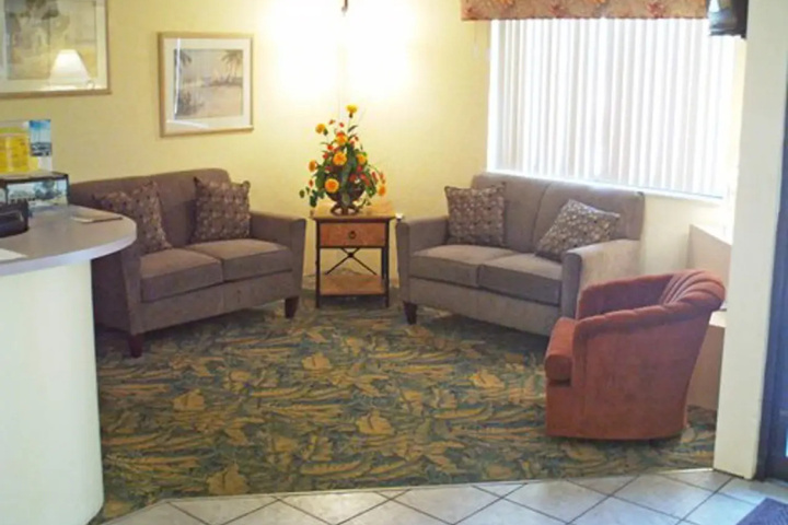 Room 4 of 7