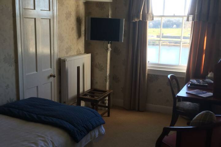 Room 17 of 84