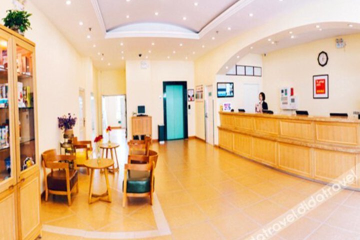 Home Inn (Changchun Peoples Square Xianyang Road Ji University Second Hospital)