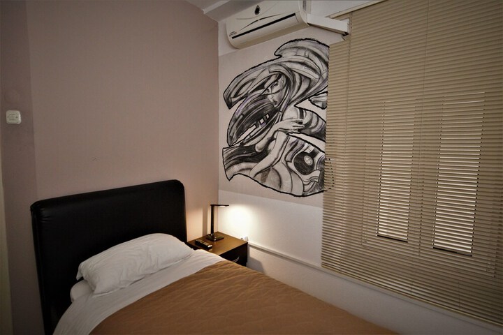 Room 50 of 84