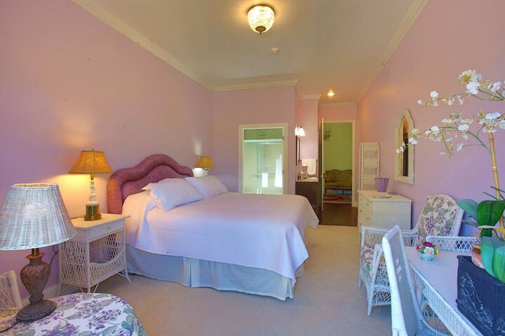 Room 5 of 61