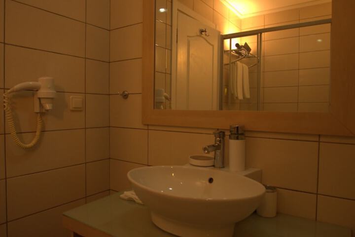 Room 8 of 23