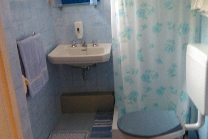 Room 14 of 16