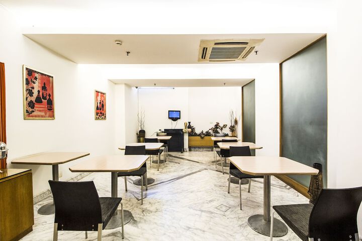 Fabhotel Raj Darbar Iffco in Gurugram