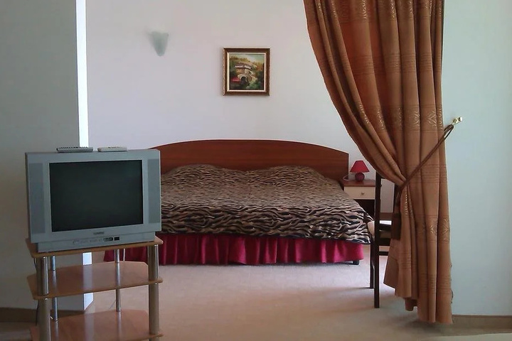 Room 5 of 15