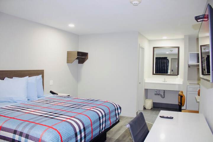 Room 10 of 25
