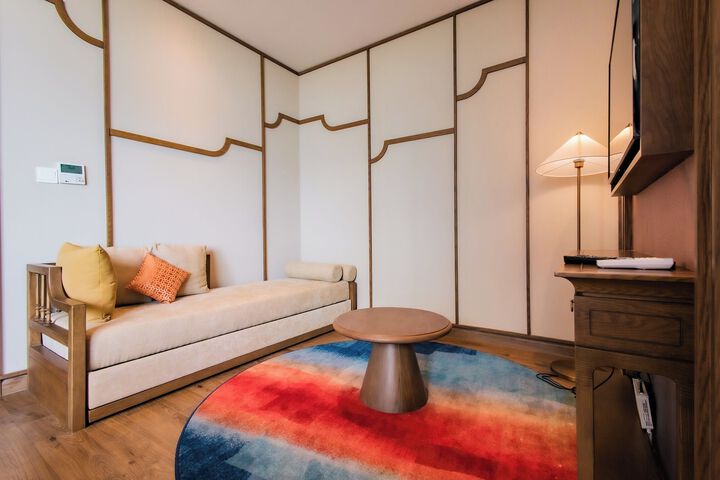 Room 52 of 80