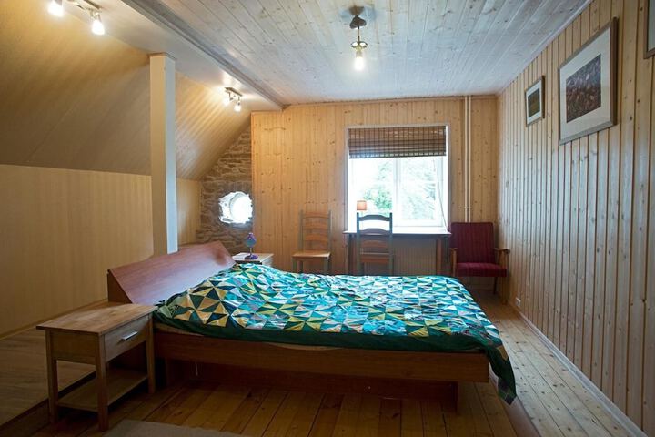Room 9 of 52