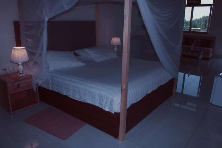 Room 16 of 44