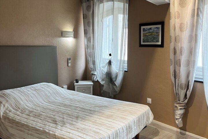 Room 9 of 29