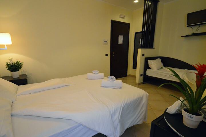 Room 7 of 28