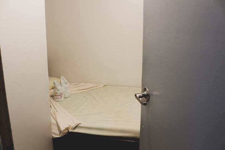 Room 6 of 40