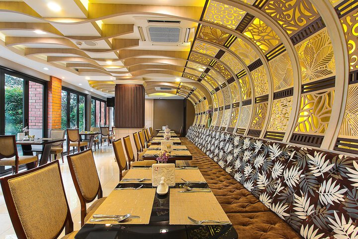Dining 55 of 80
