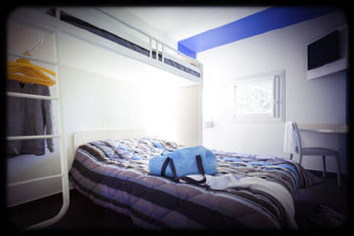 Room 11 of 32