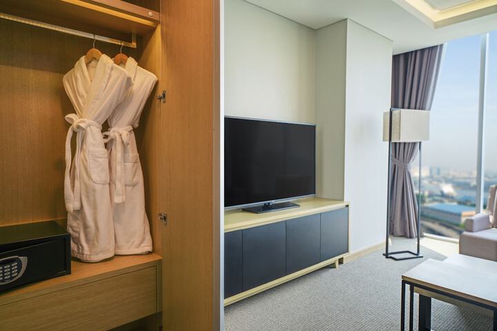 Room 17 of 38