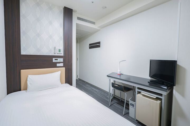 Room 6 of 34