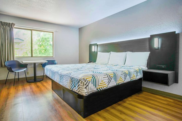 Room 5 of 21