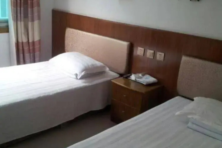 Room 8 of 15