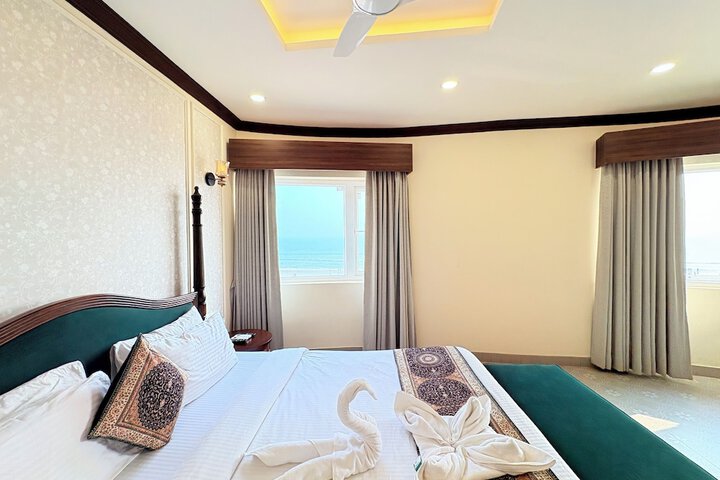 Room 33 of 154