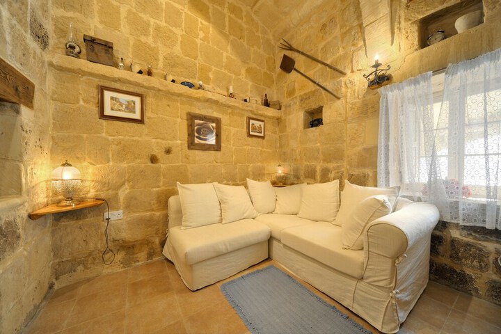 Room 15 of 31