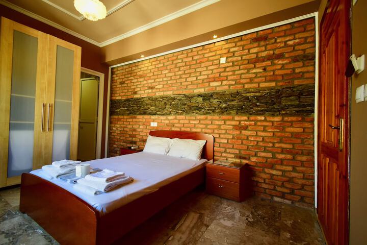 Room 7 of 19