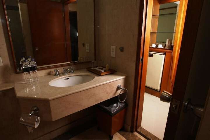 Room 21 of 35