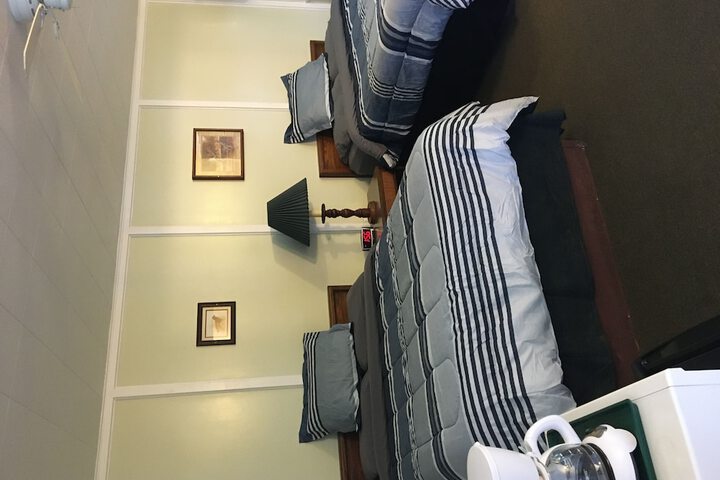 Room 13 of 18