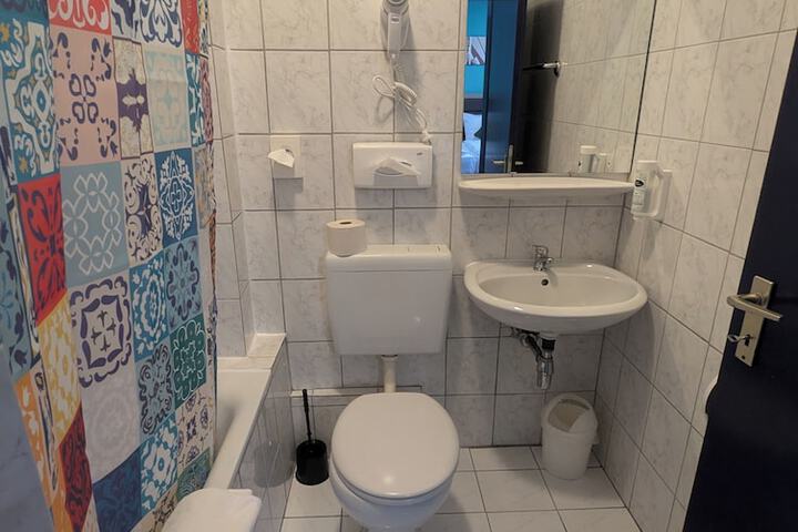 Room 16 of 16