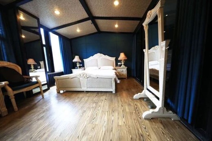 Room 30 of 65