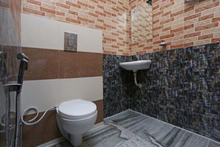 Room 4 of 23