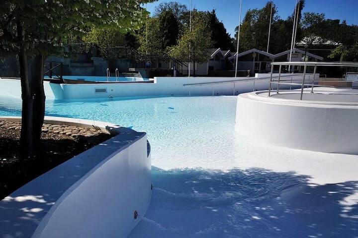 Pool 50 of 77