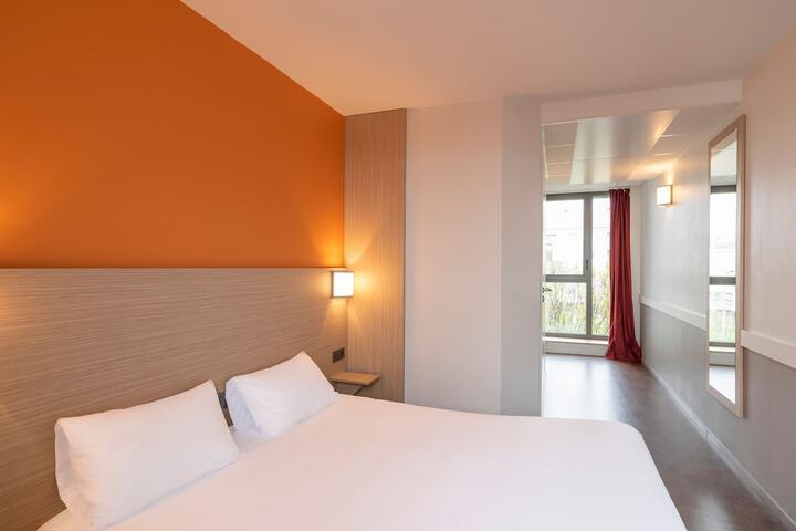 Room 3 of 84