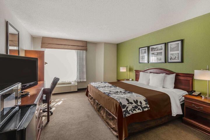 1 King Bed (1 of 7)