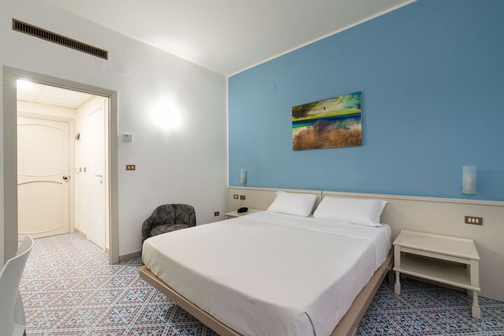 Room 17 of 60