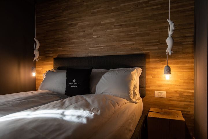 Room 2 of 85